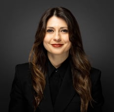 Raluca Saceanu Headshot-1