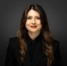 Raluca Saceanu Headshot-1